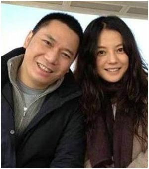 47岁“小燕子”赵薇，与丈夫恩爱多年0绯闻，今生活幸福美满