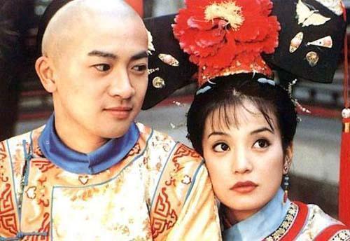 41岁赵薇和43岁陈德容，都是嫁入豪门，一个做后妈，一个做丁克