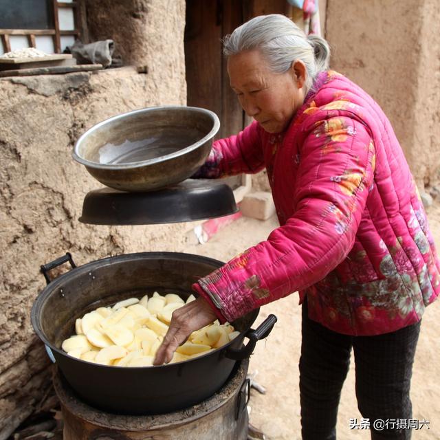 河南8旬老奶奶驻颜有术，面容如同中年人，看她说出什么秘诀