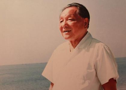 他是邓小平的亲弟弟，与哥哥聚少离多，70岁当副省长，活了106岁