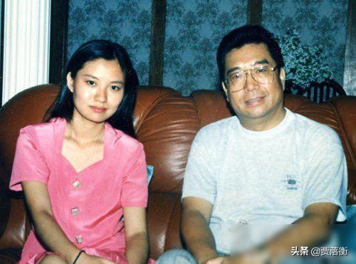 曾是一代歌王，二婚娶小27岁娇妻后老来得子，儿子17岁入狱十年