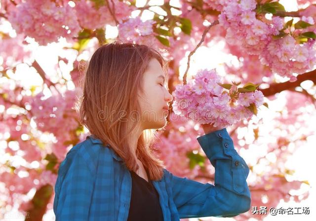 给女儿起名，用简单素雅的文字，传递美好和平安的祝福