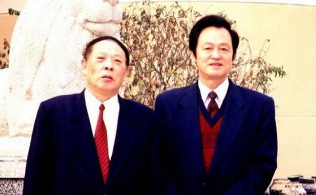 1976年毛泽东逝世，李敏在守灵名单上添上一人：爸爸生前就想见他