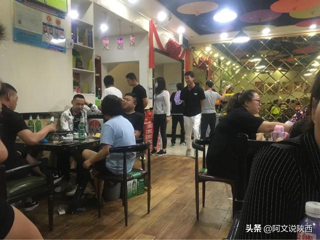 渭南白水有个饭店，老板给原店名加了一个字，生意火了好几年