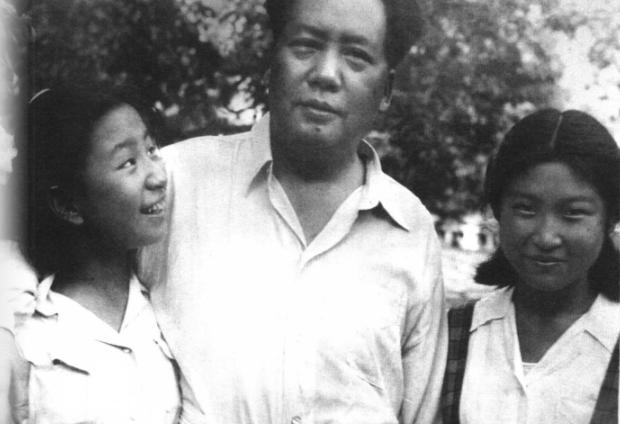 毛岸青34岁还单身，毛泽东给儿子出主意：谈恋爱时别提爸爸的名字