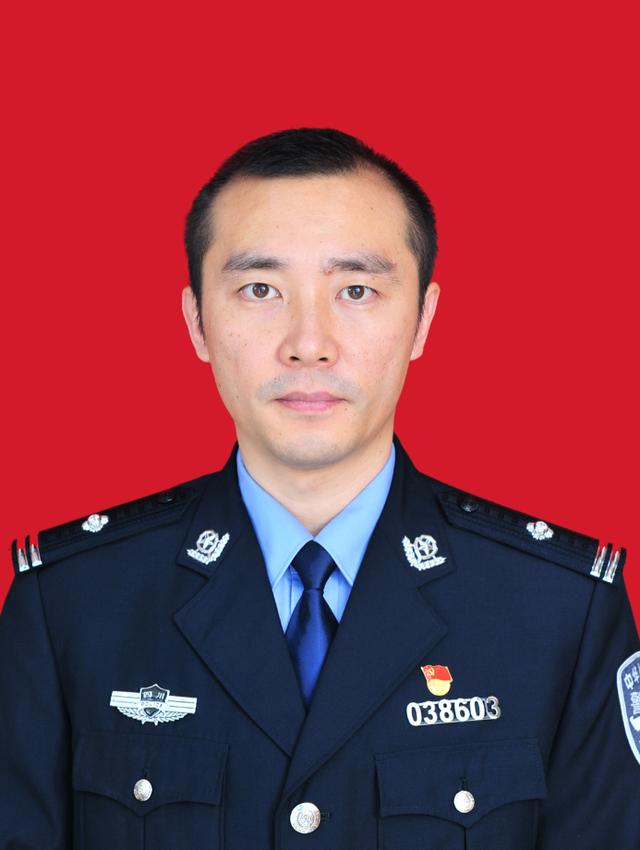 四川十佳刑警候选人·内江 | 扫黑专案组里的硬汉 赖寒：铸就刑警本色