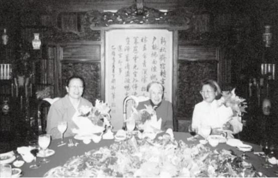 2004年毛刘两家聚会，席间，王光美：我老了，你们要世代友好啊