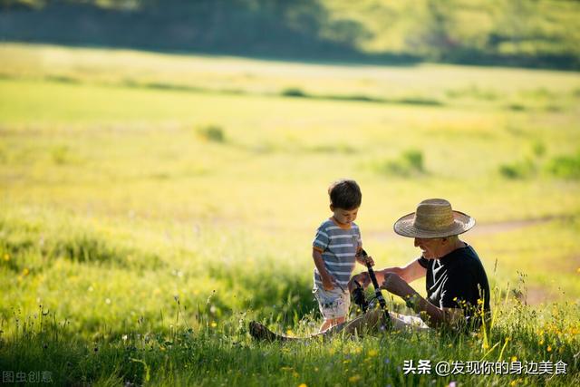 外公是个猎人，靠山吃山，勉强带着妈妈活了下来