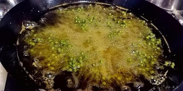 做花椒油，下锅“熬”是大错特错，运用这个方法，又香又麻好好吃