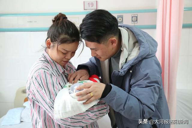 河南洛阳：这个20后宝宝出生于军人世家 父亲为他取名“袁诞”