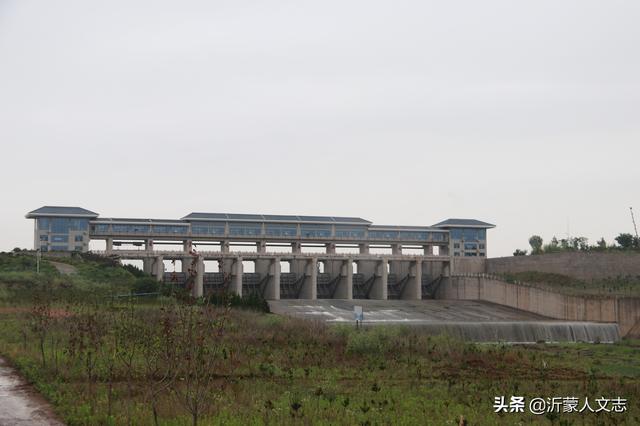 看图：莒县洛河镇丰家泥沟，青峰岭水库旁边的美丽村落