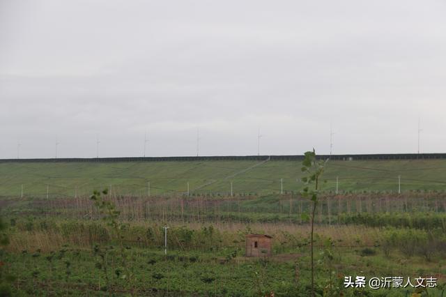 看图：莒县洛河镇丰家泥沟，青峰岭水库旁边的美丽村落