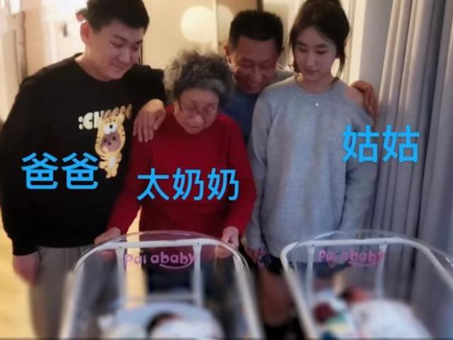 上海一对双胞胎，名字谐音为“上下左右”，父母的名字更吸睛
