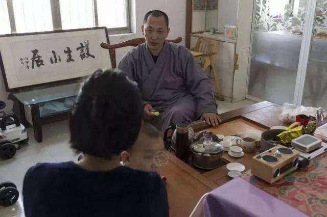 江苏有位“花和尚”，帮300多孕妇生下孩子，却遭诋毁被寺院驱逐