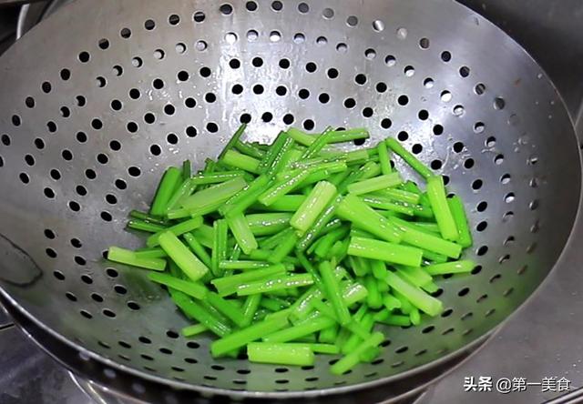 春天，多给孩子吃这5菜2果，好吃好做，孩子猛长个，身体变强壮