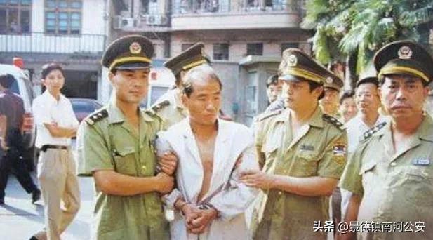 女作家在上海的公寓中遇害，刑警总队长回忆案情｜中国大案纪实