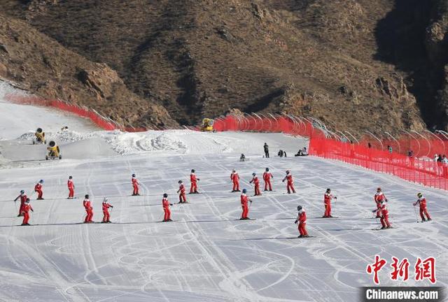 三亿人参与冰雪运动！中国各地掀起冬奥热情