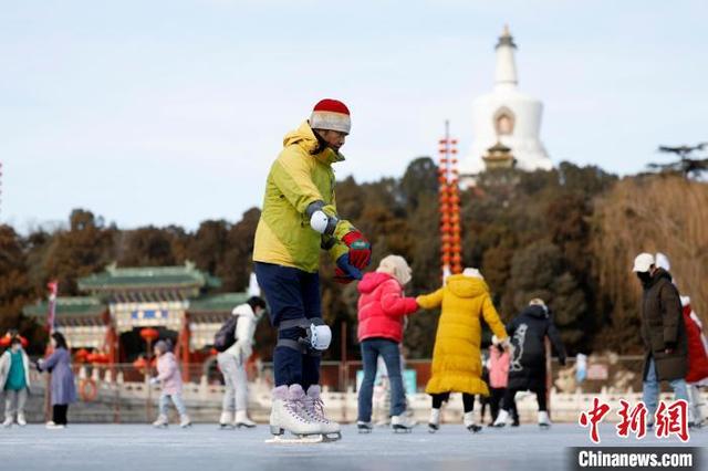 三亿人参与冰雪运动！中国各地掀起冬奥热情