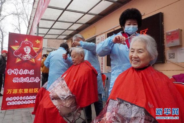 奋斗百年路 启航新征程·中国共产党人的精神谱系｜做一颗永不生锈的螺丝钉——雷锋精神述评