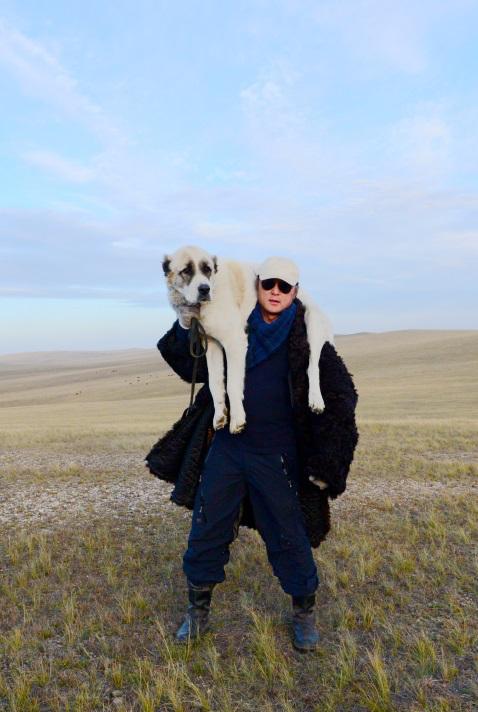 600多个日夜跟踪拍摄蒙古牧羊犬，身高超1米9的壮汉把柔情献给草原