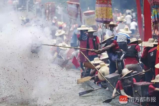 广州龙舟刷屏！网友：看身家千万的房东在划龙船