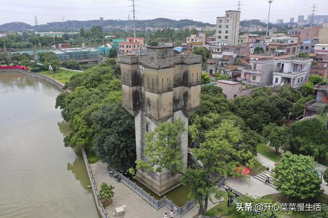 广州有个清代水上古村，村里建有两座碉楼，碉楼顶部绑了4只火箭