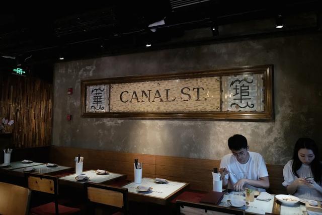 在上海的天花板酒吧“闯关”，喝到第五杯我悟了