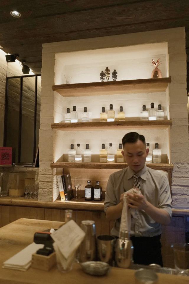 在上海的天花板酒吧“闯关”，喝到第五杯我悟了