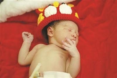 杭妇院迎来新年首个“虎宝宝”，小名叫“久久”