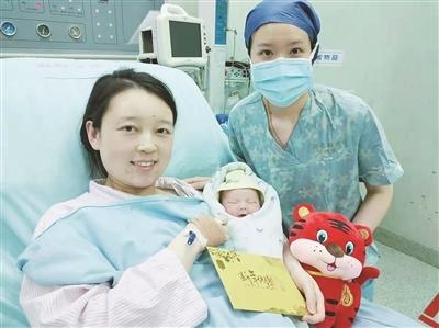 杭妇院迎来新年首个“虎宝宝”，小名叫“久久”