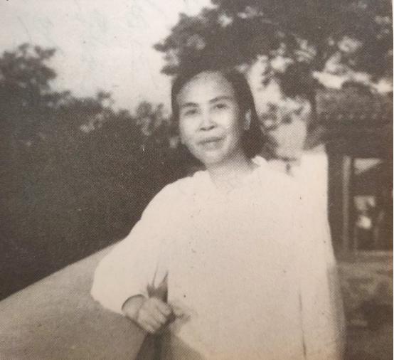 76年毛主席病重，贺子珍从电视上得知后给女儿打电话：去看看爸爸