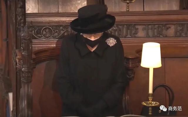 梅根缺席的王室葬礼：女王落泪憔悴、哈里威廉同框、凯特黑纱绝美