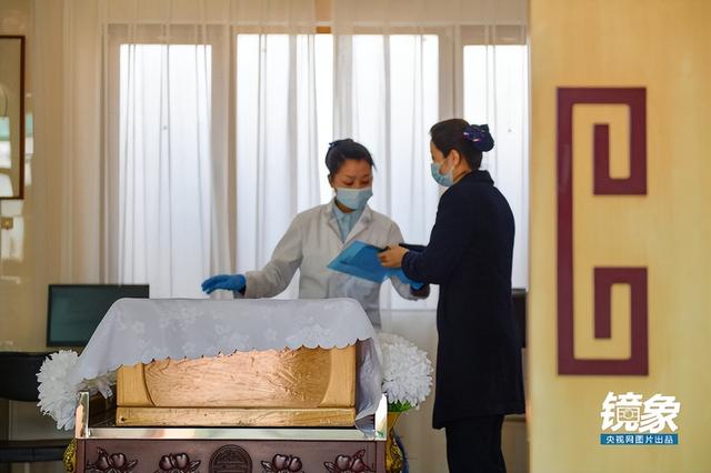 走近京城女殡葬师：从出生2小时到104岁，她15年送走万余名逝者