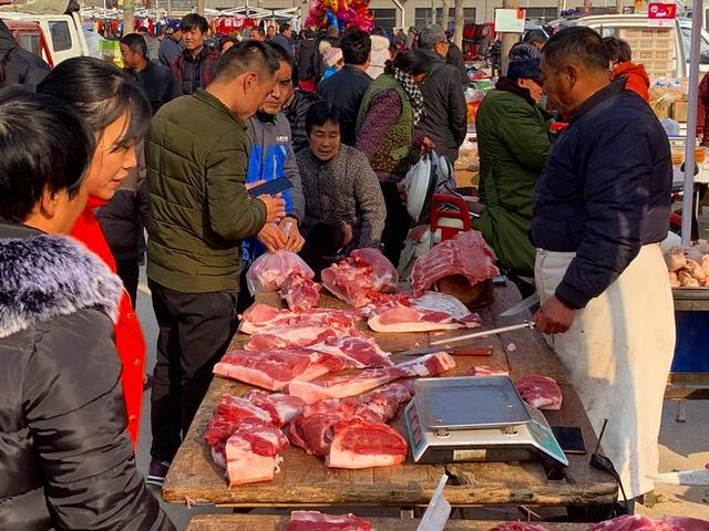 明天腊月二十六，俗称“割年肉”，五种年货要备齐，年味越来越浓