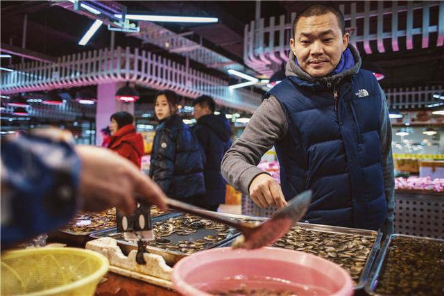 如今饭局那么多，极具形式感的年夜饭还重要吗？我们从北京南下，去安徽、上海、四川、广西找寻答案