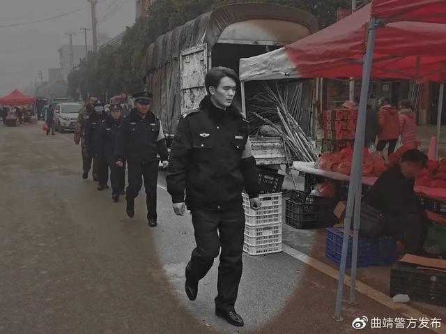 年仅22岁！辅警被冲卡车辆拖行1600多米后牺牲……母亲闻讯后唯一要求令人泪目