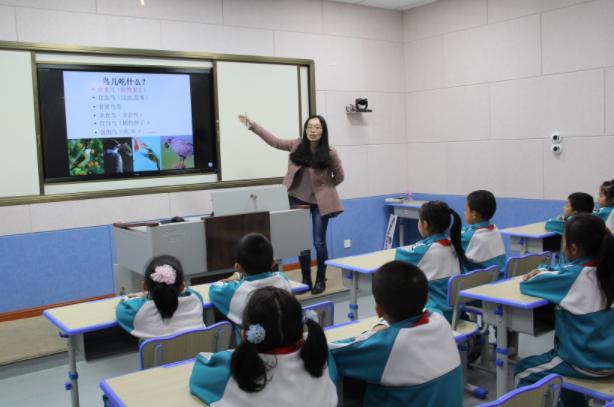 学生姓“郝”，老师上课不敢叫他名字，因为一叫班里可能就没人了