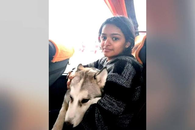 印度女孩带哈士奇逃离乌克兰，步行20公里过境，历经磨难终于回家