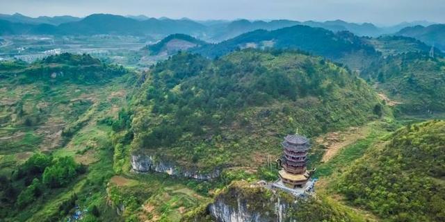 从贫困县到“猎奇景区”，负债累累的独山县火了