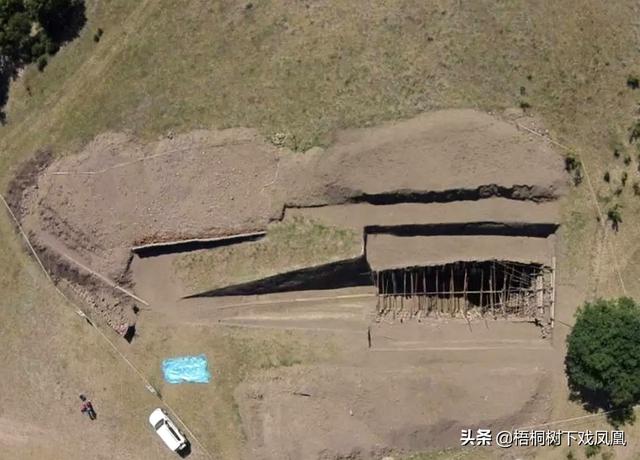 2017年几个山东人到内蒙古盗墓，租用一台挖掘机，称是“挖沙子”