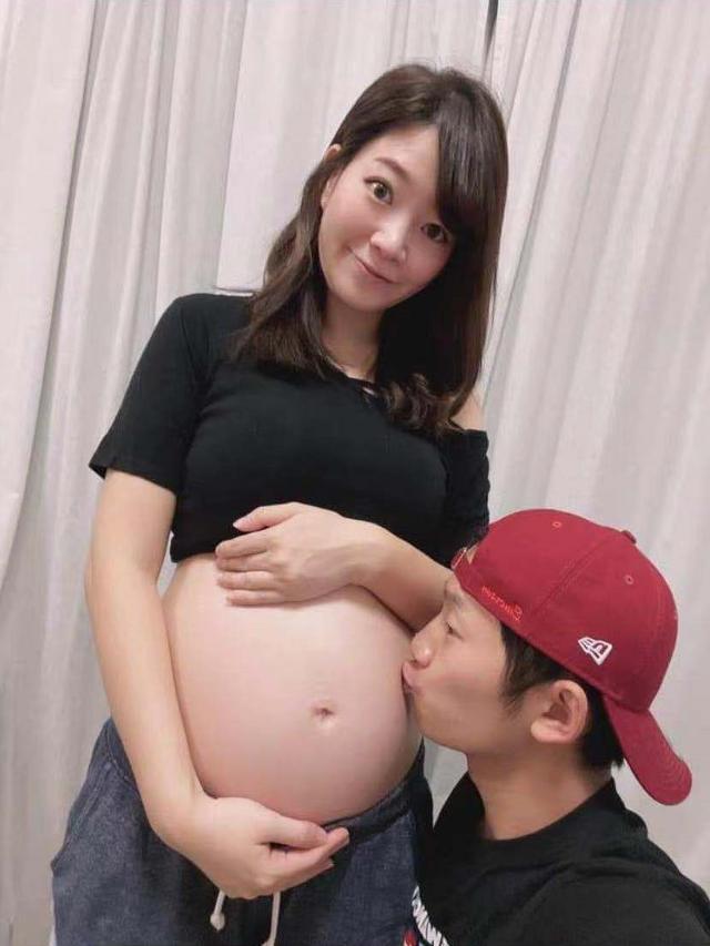 32岁男星官宣当爸！亲吻爱妻孕肚激动到落泪，女方四肢纤细如少女