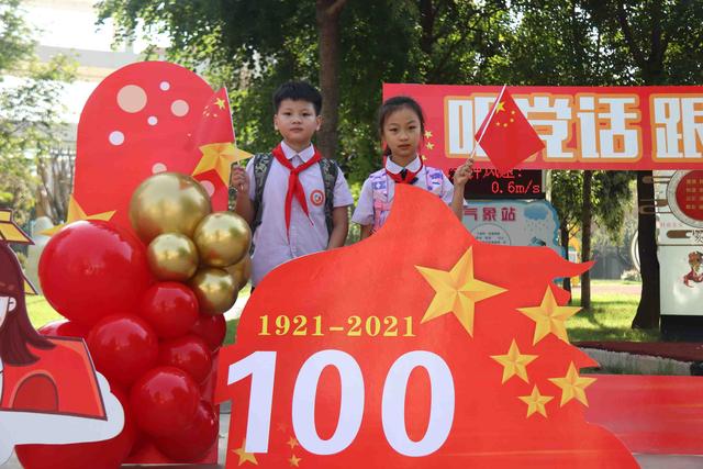 返校首日，他们将梦想写在纸鹤上