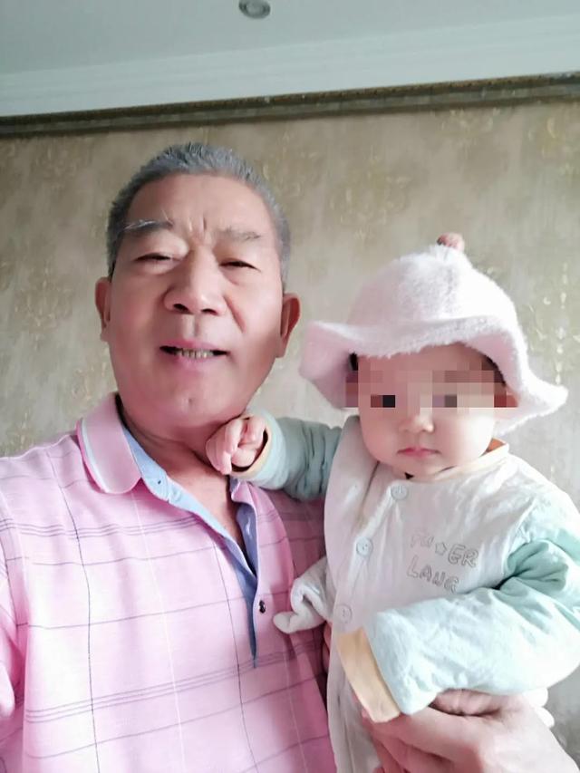 山东67岁女子自然受孕生女轰动一时，如今孩子天赐1岁了，老母亲袒露心声：她应该会感激