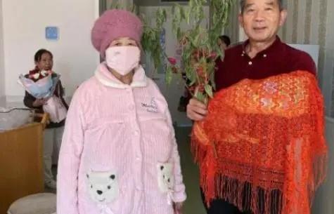 山东67岁女子自然受孕生女轰动一时，如今孩子天赐1岁了，老母亲袒露心声：她应该会感激