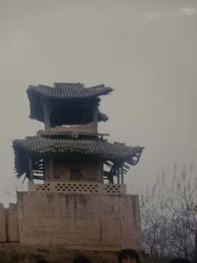 古建在沉默地消逝：百年古楼雨夜坍塌背后