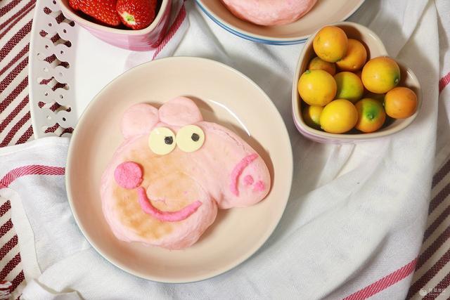 超经典的#精品菜谱挑战赛#小猪佩奇面包在家也能做。