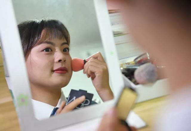 今年春运，全国首批高铁女副司机来了