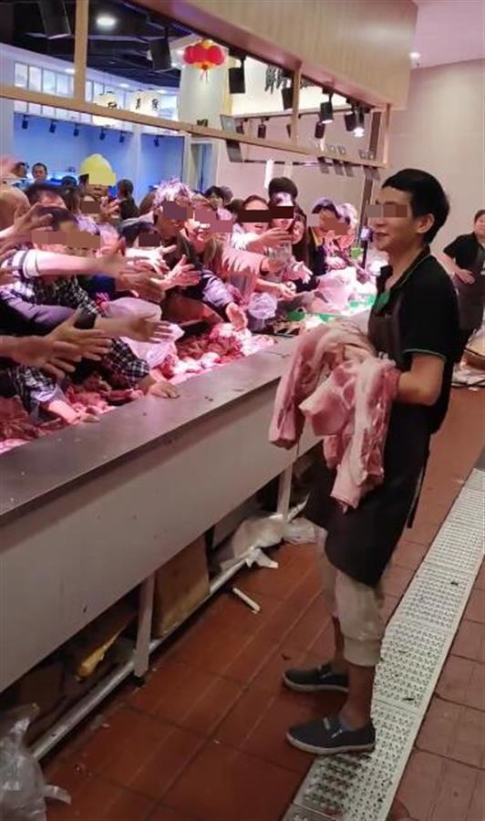 湖南顾客抢购5.98元一斤特价猪肉，超市：开业亏本赚人气质量没问题