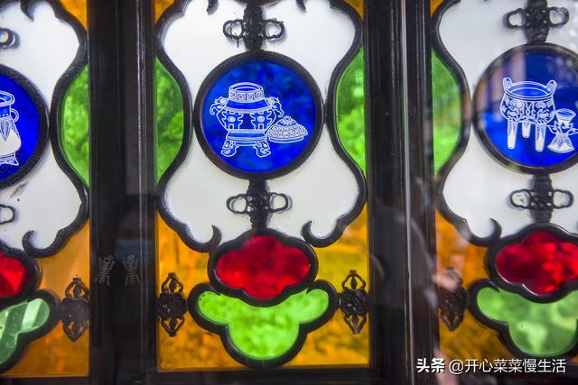 广东有座神奇古建筑，安装的彩色玻璃，同一时间能看一年四季景观