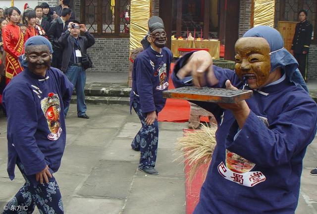 大年初四：猪年羊日，迎灶神，接财神，今年发大财！发！发！